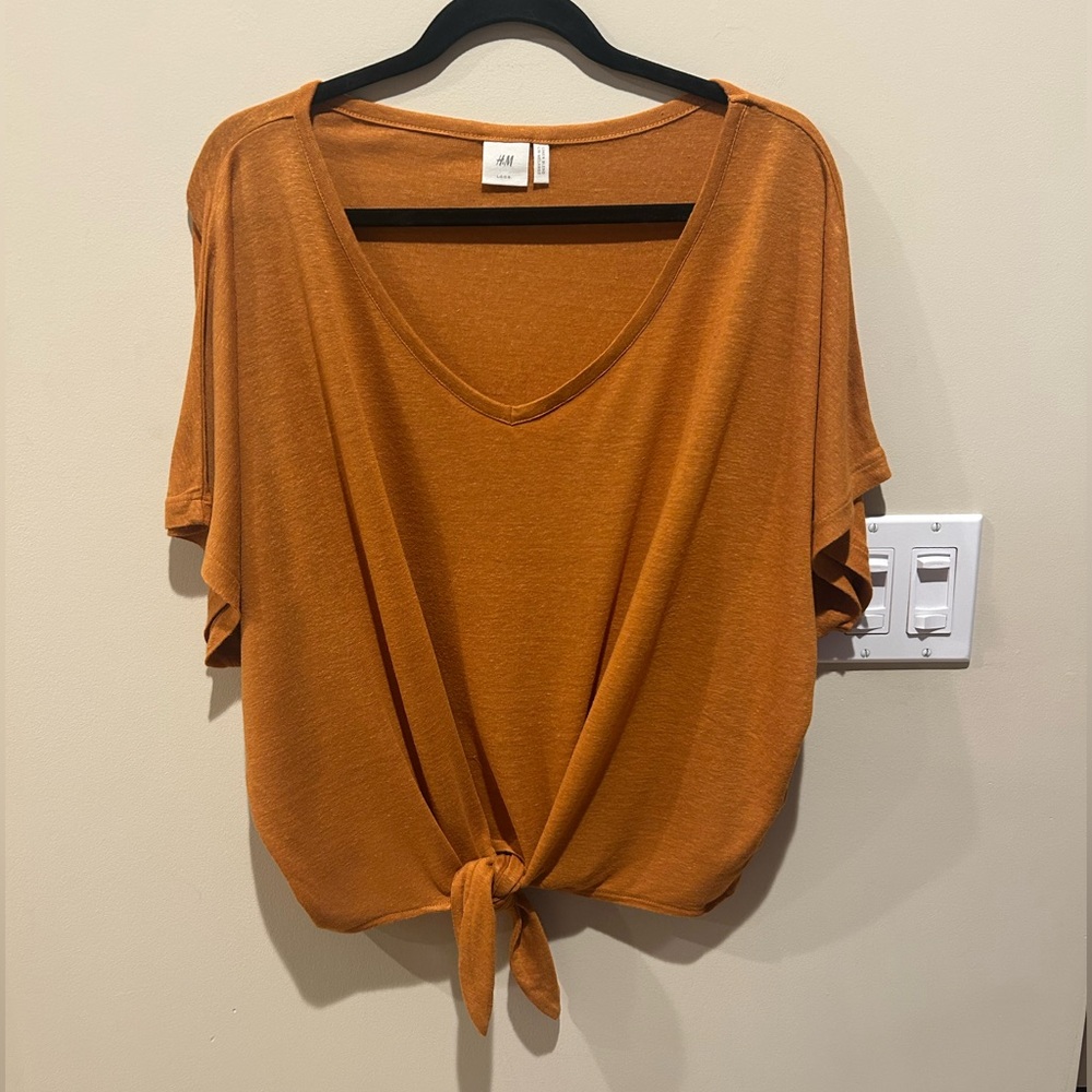 BNWOT Size XL H&M tie front shirt.